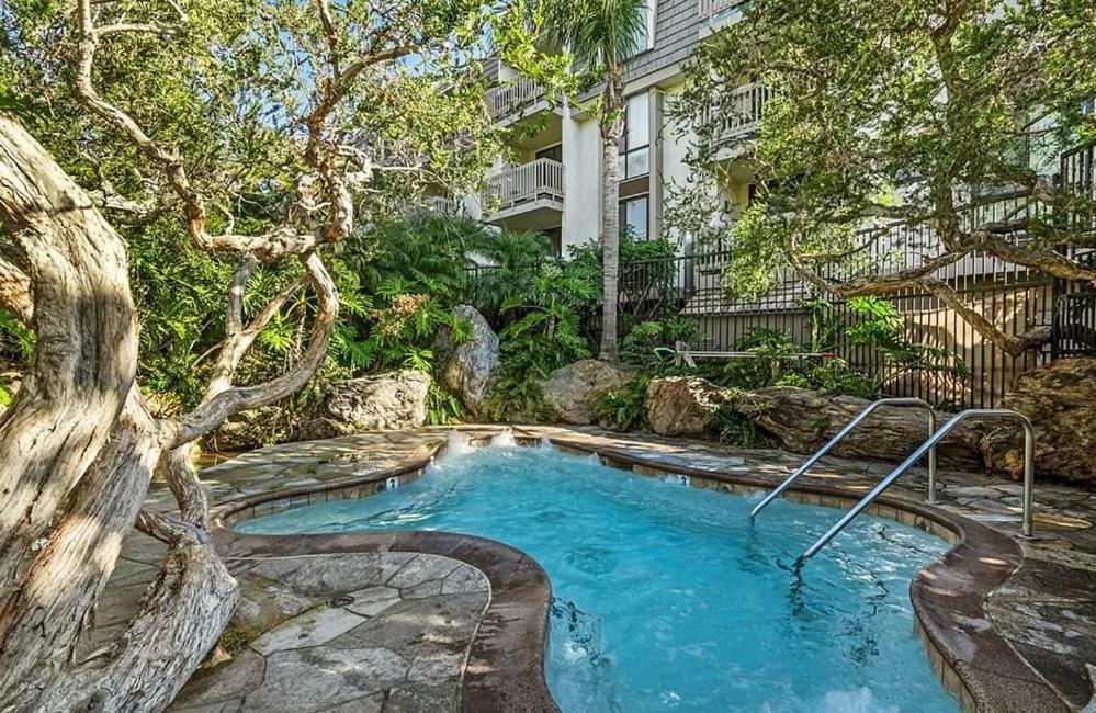 אושנסייד Oceanview Retreat - Steps To The Beach And 2 Pools מראה חיצוני תמונה